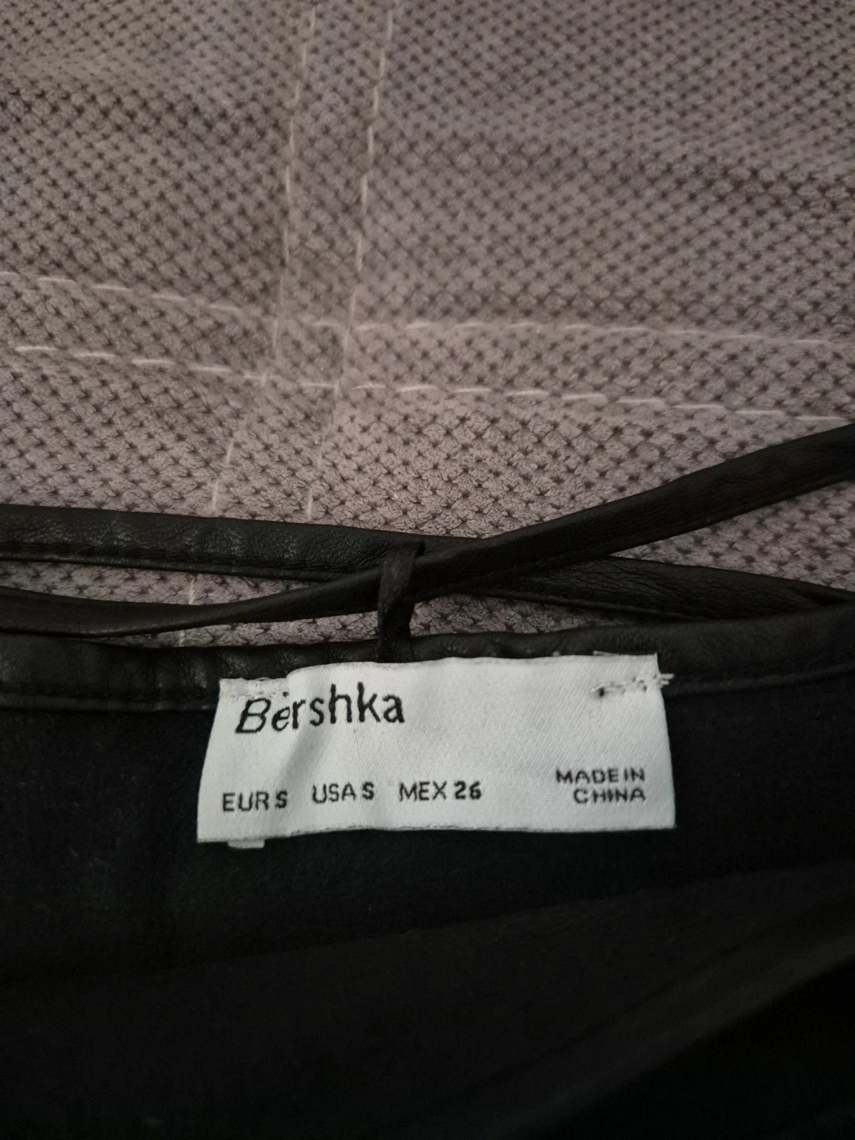 Jupe porte feuille noire en simili cuir Bershka S/36 – photo 6